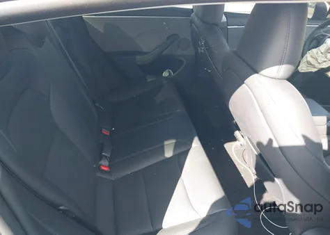 2025 Tesla Model 3 z USA, uszkodzony, nr VIN 5YJ3E1EA1SF020171